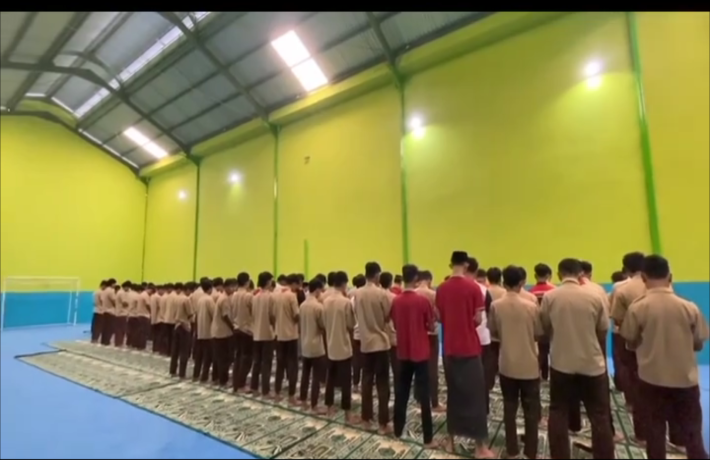 Pembiasaan Shalat Berjamaah Meningkatkan Kedisiplinan Siswa SMK Trisakti Ngawi